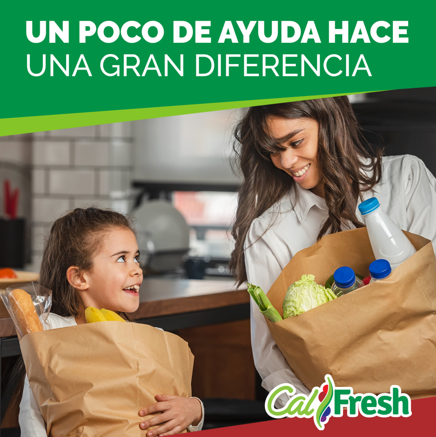 An image of a mother and daughter with text in Spanish that reads: Un poco de ayuda hace una gran diferencia. 